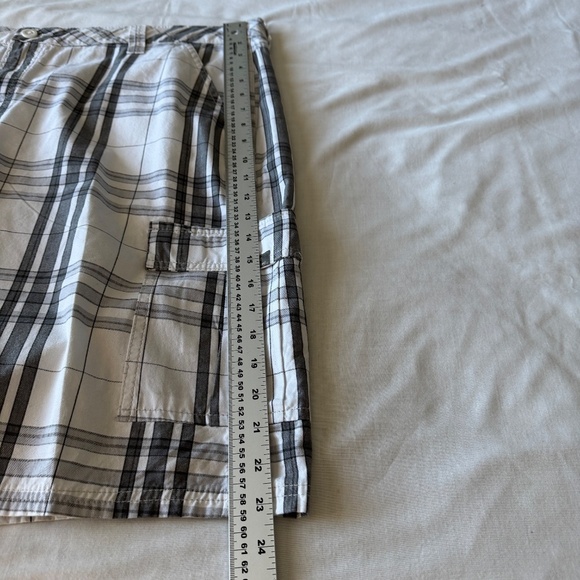 Wrangler Men's 42‎ Lightweight Plaid Cargo Walking Shorts White/Gray Outdoor - Picture 11 of 12